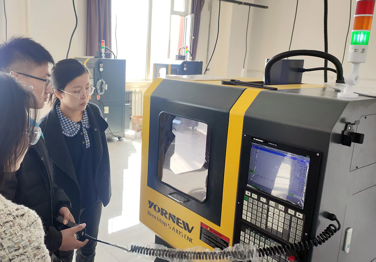 桌面級五軸加工中心